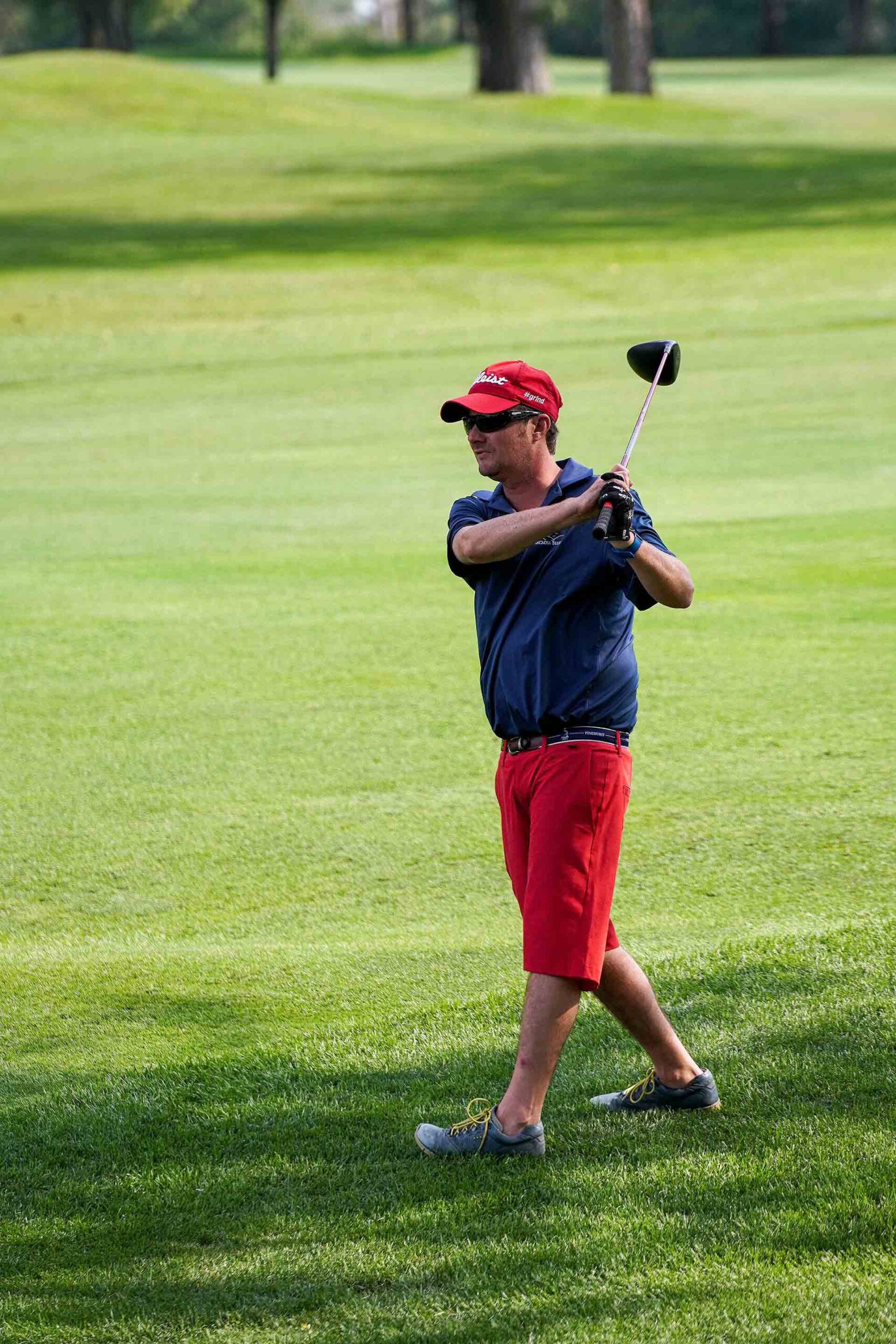 2019-endowment-classic-vertical-shot-of-golfer-with-red-shorts