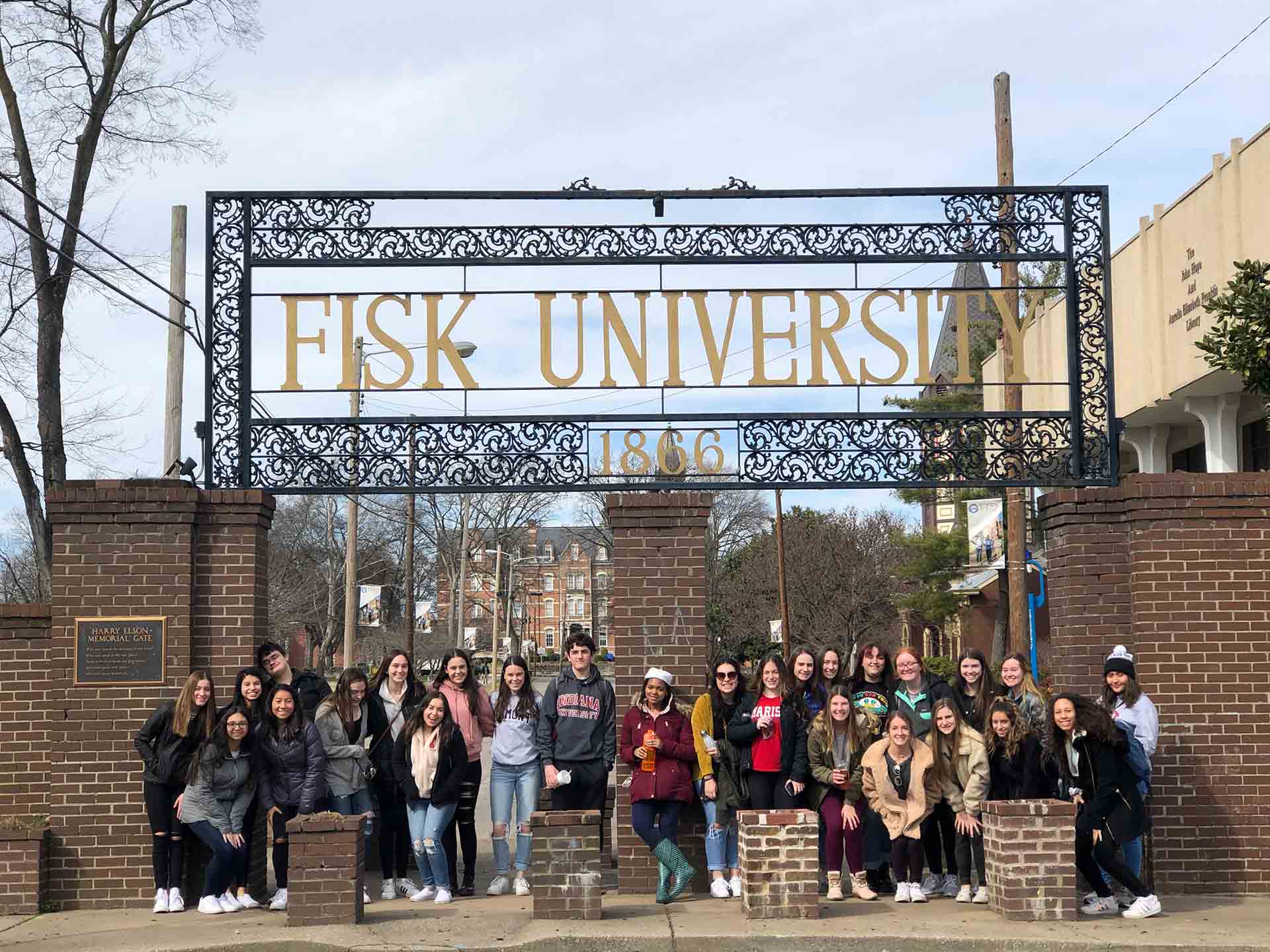 2020-explore-college-tour-fisk-university-sign-with-students-underneath