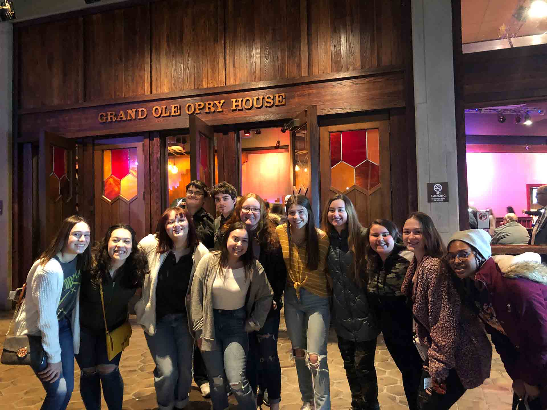 2020-explore-college-tour-student-group-photo-in-front-of-opry-house