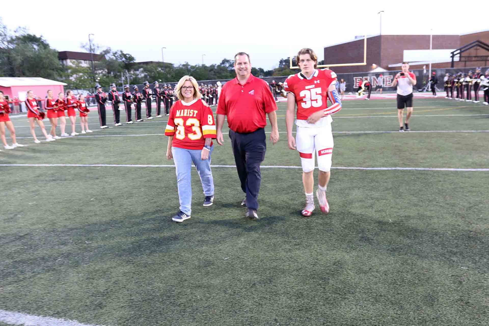 2021-hall-of-fame-ceremony-matt-quinn-walking-with-family-on-field