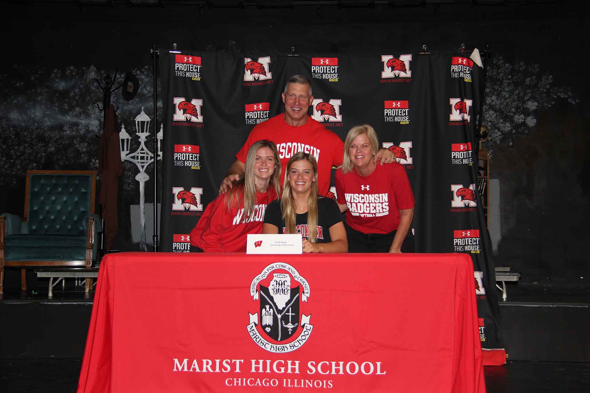 college-signing-november-2021-emily-bojan-with-family