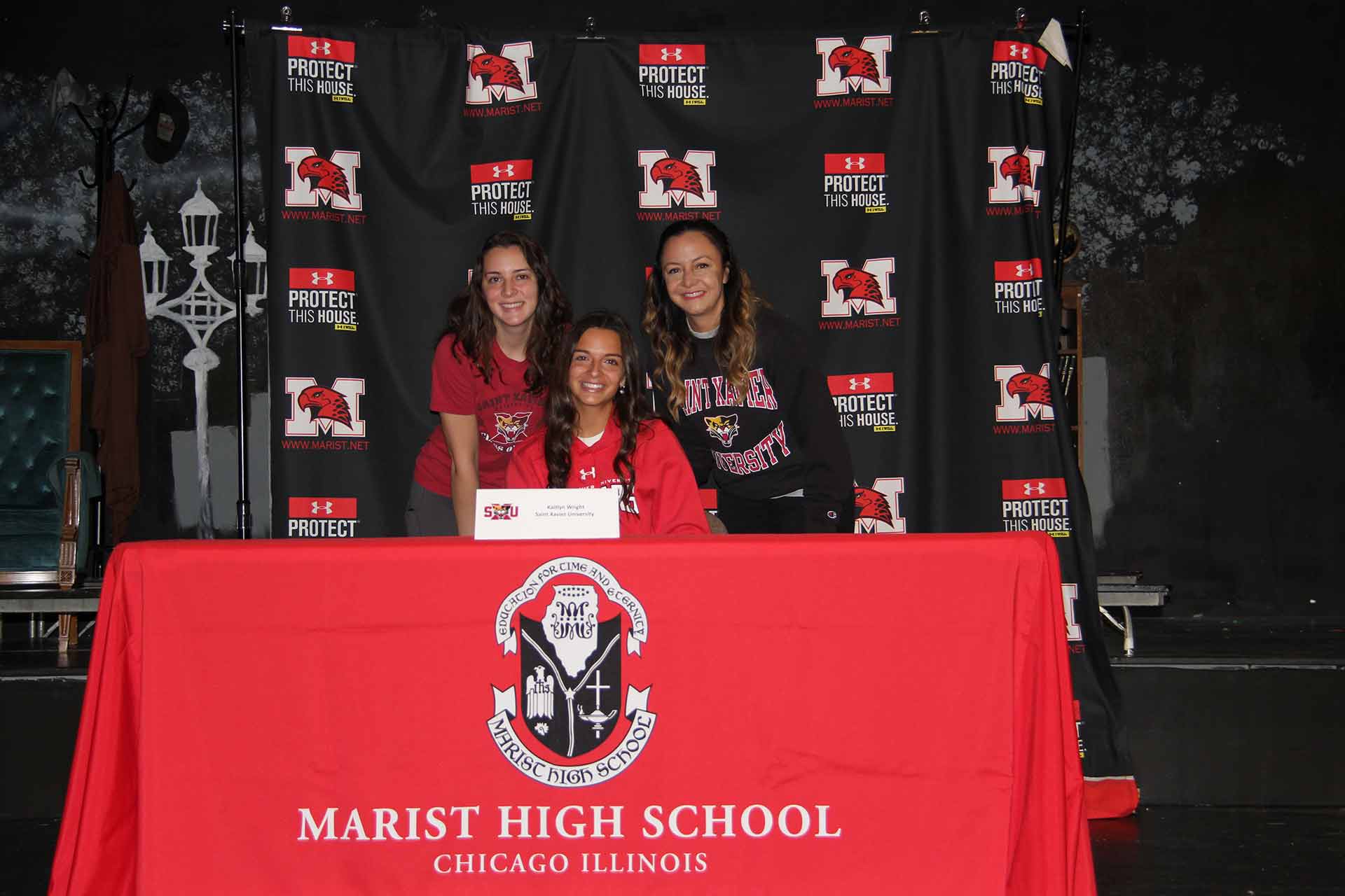 college-signing-november-2021-kaitlyn-wright-with-two-people
