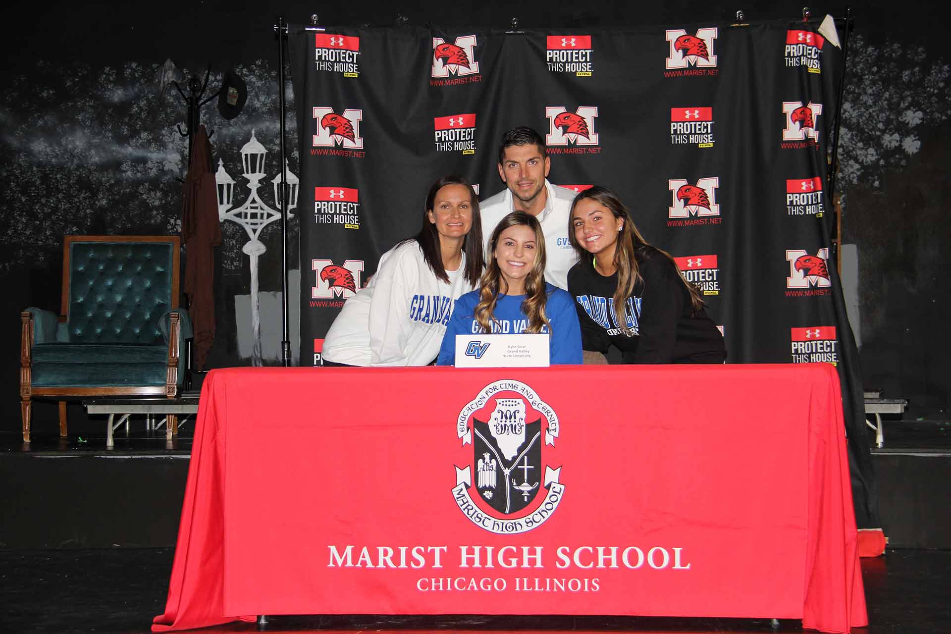 college-signing-november-2021-kylie-sinal-with-three-people