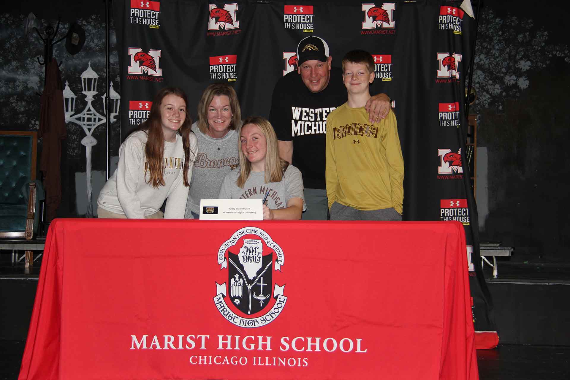 college-signing-november-2021-mary-clare-with-family