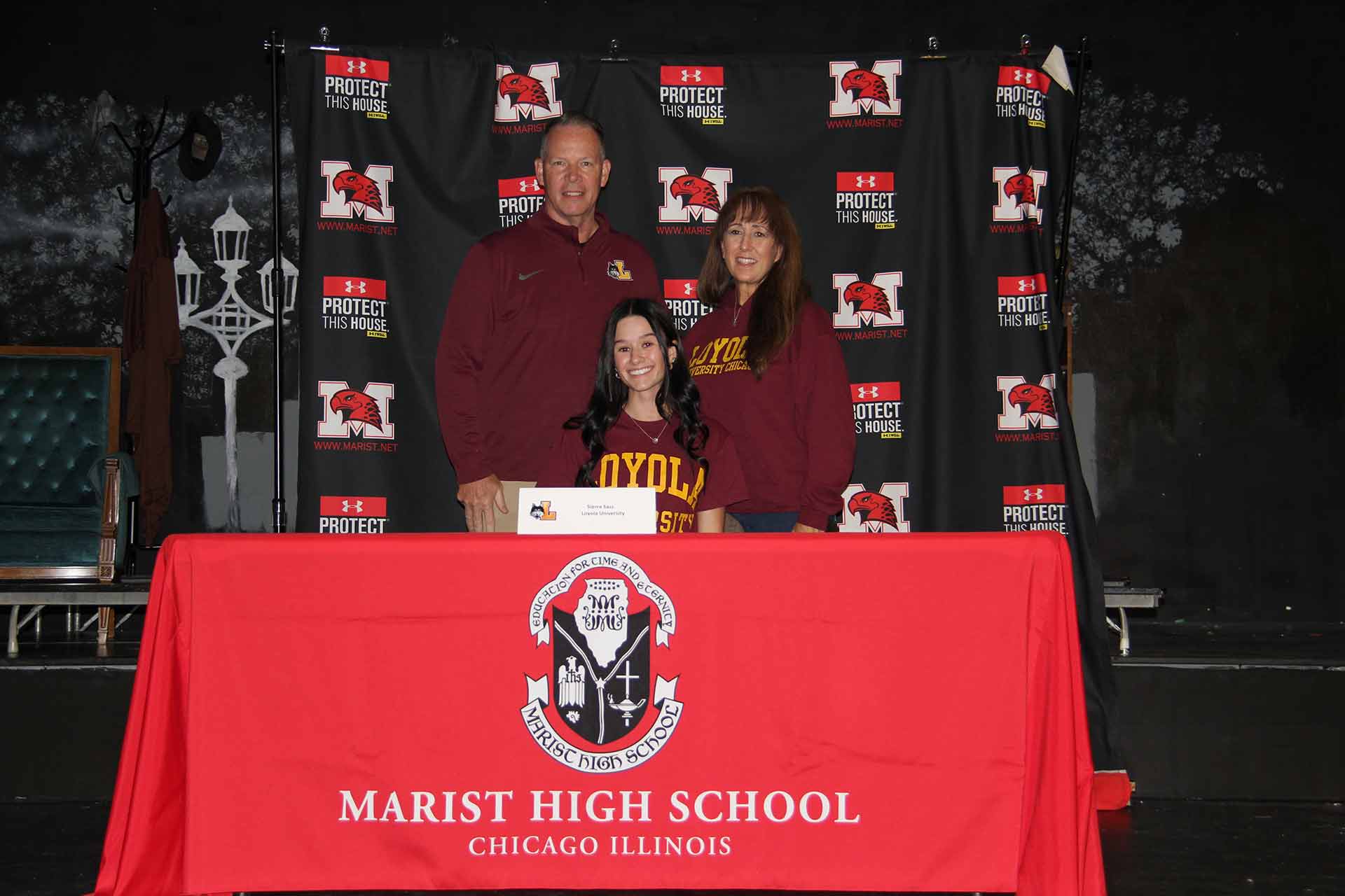 college-signing-november-2021-sierra-sass-with-parents