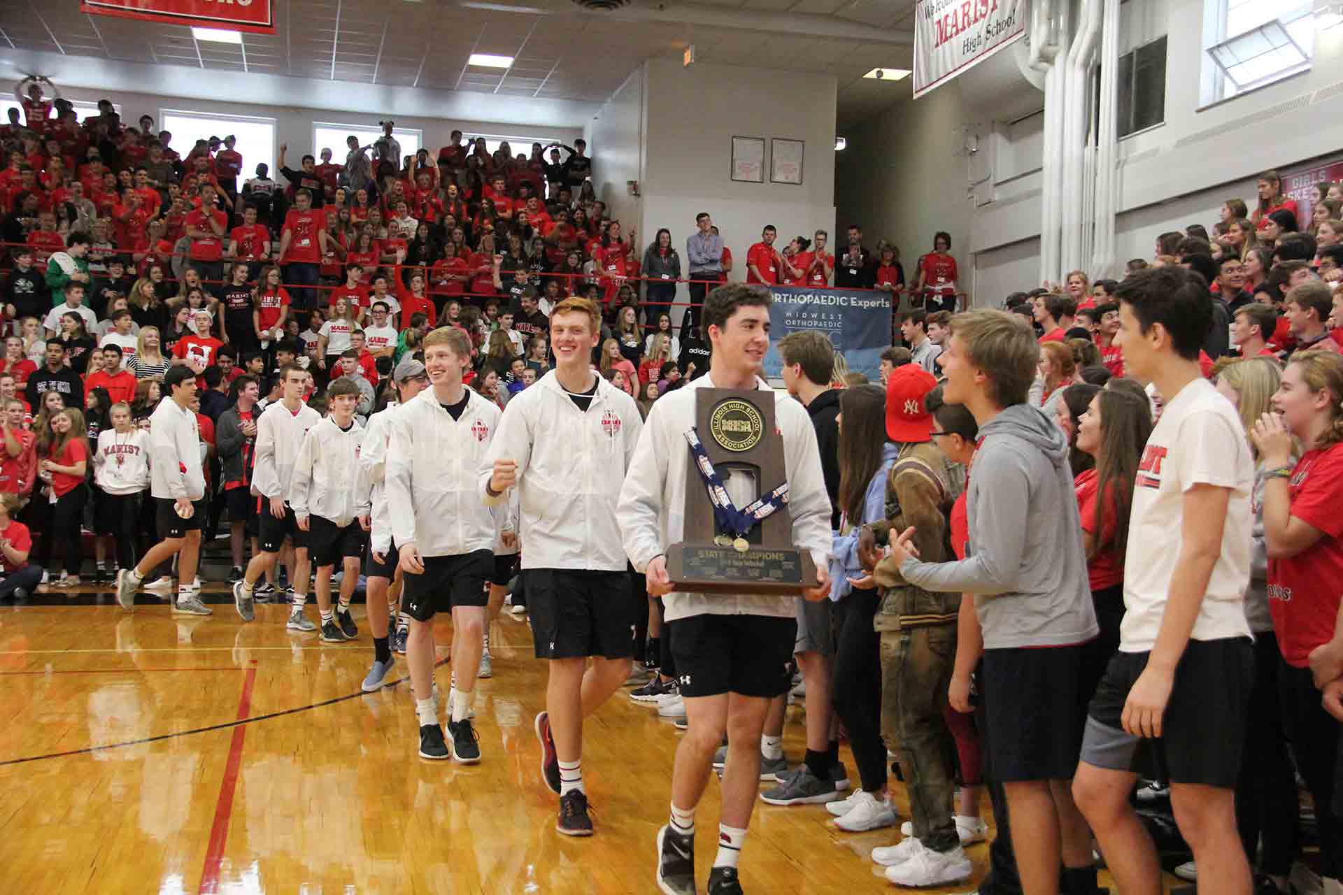 homecoming-rally-2019-student-carrying-trophy