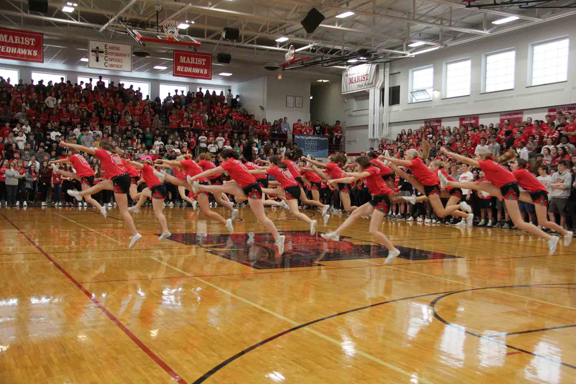 homecoming-rally-2019-students-performing-and-jumping-together