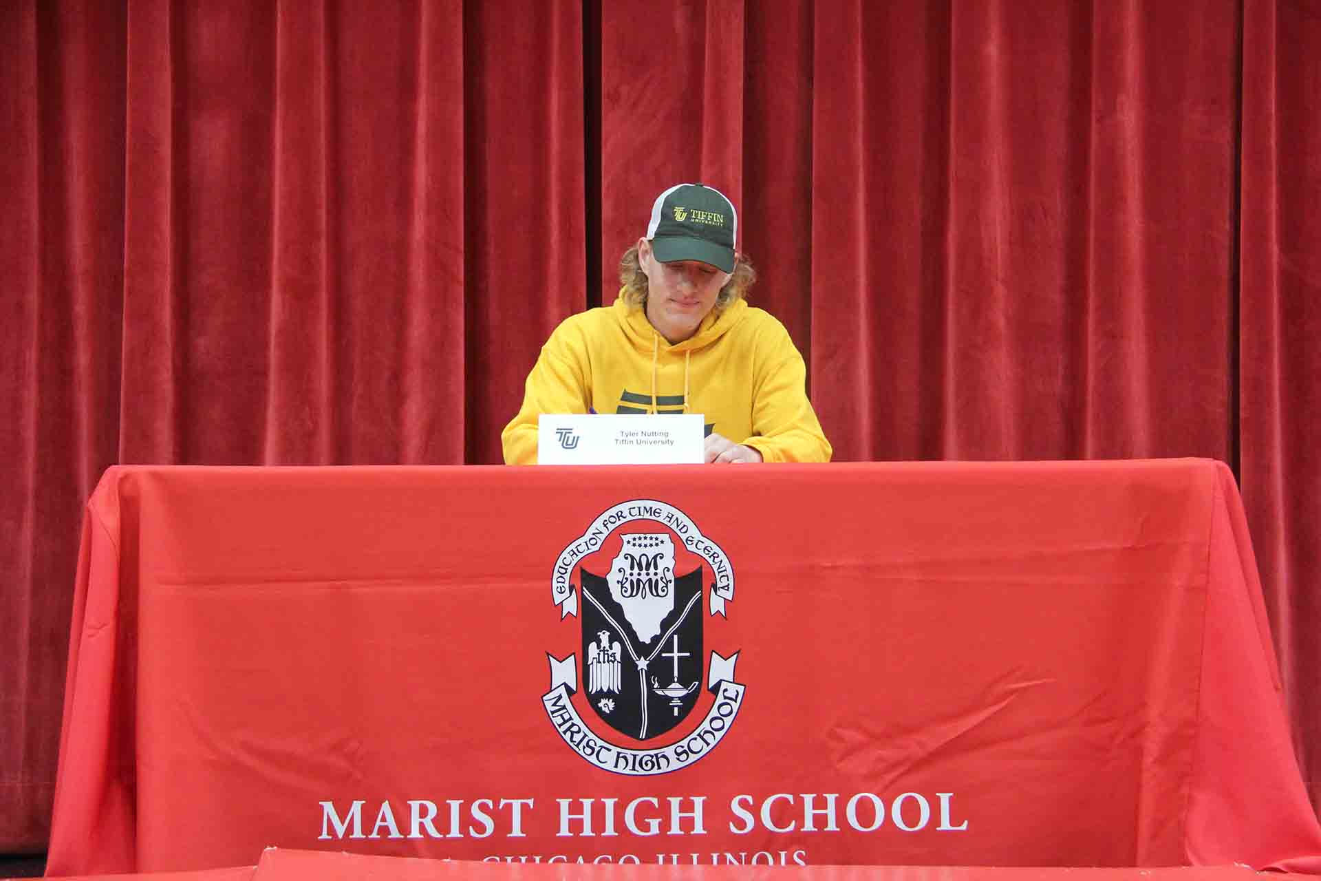 marist-student-signs-for-tiffin-university