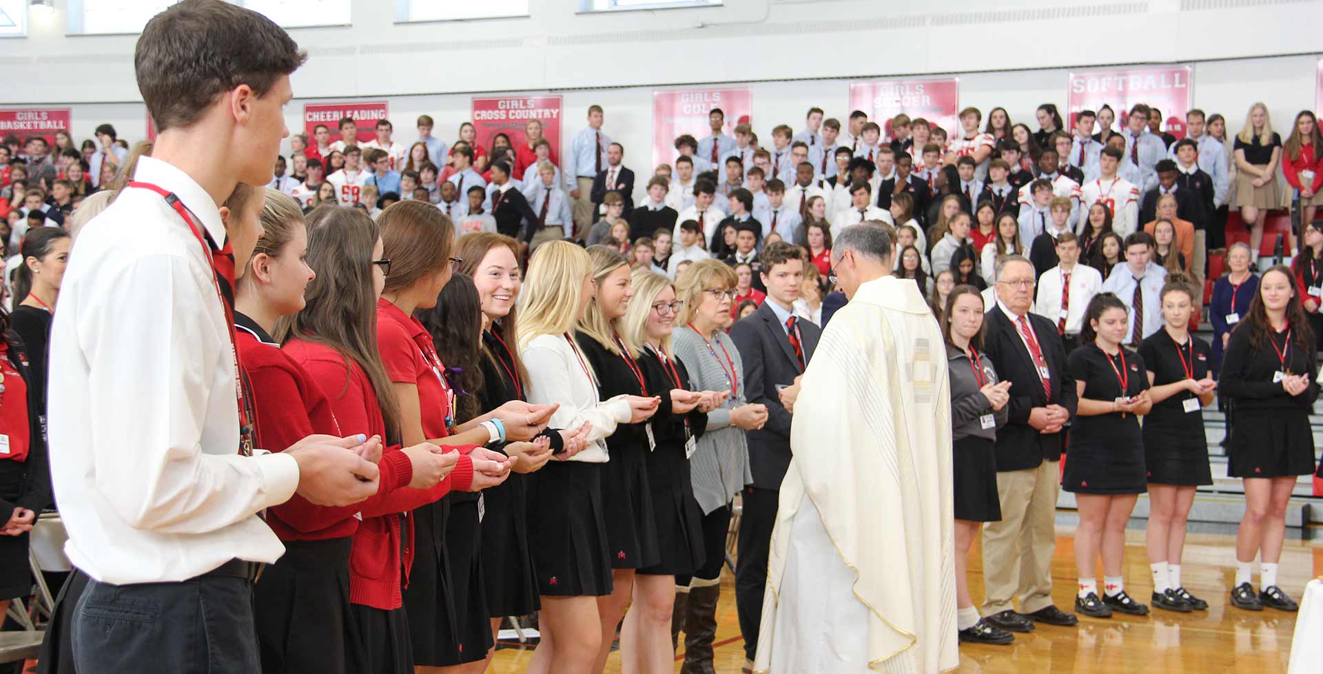 marks-of-a-marist-students-receiving-communion-header-image