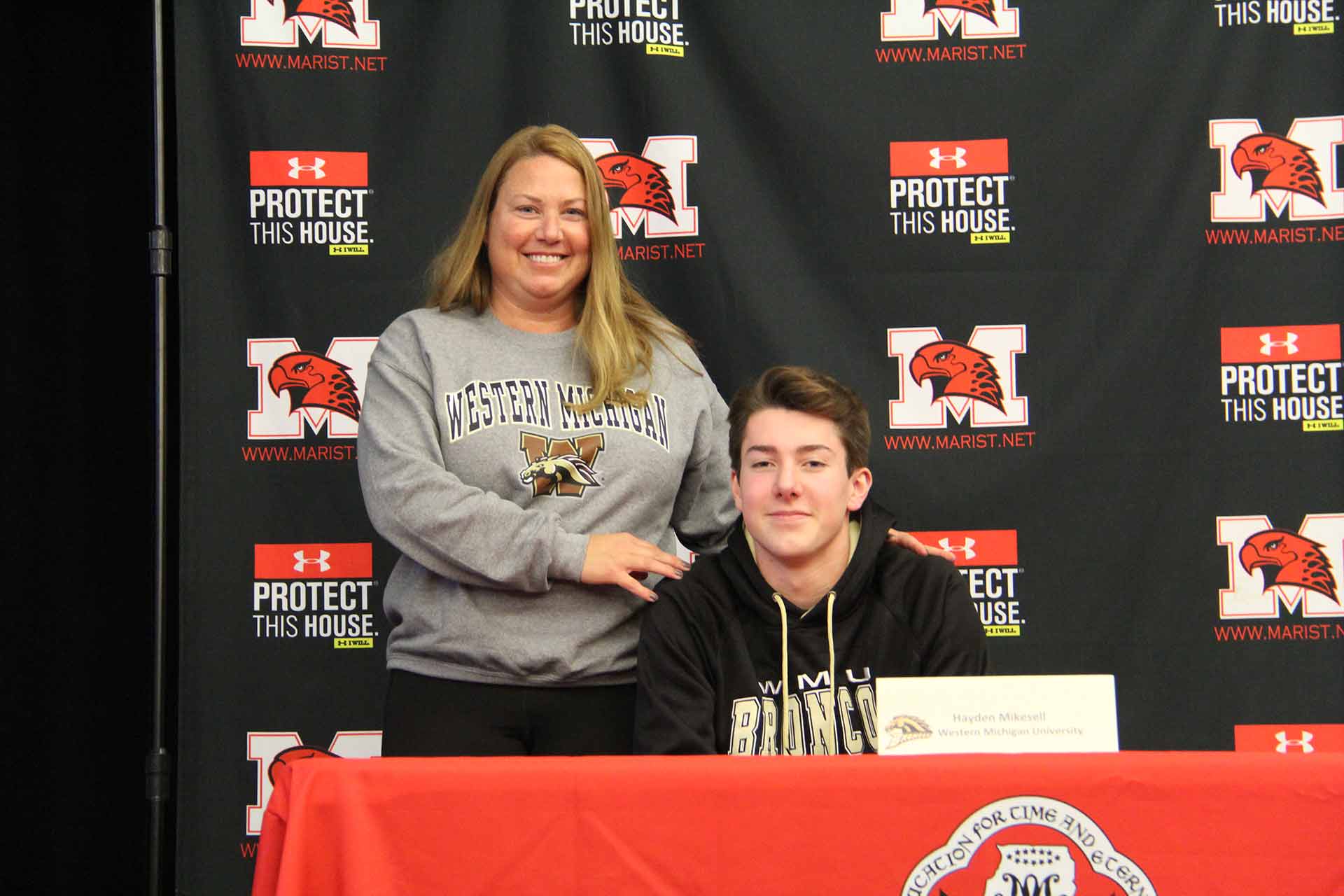 nli-signing-february-2020-hayden-mikesell-with-family