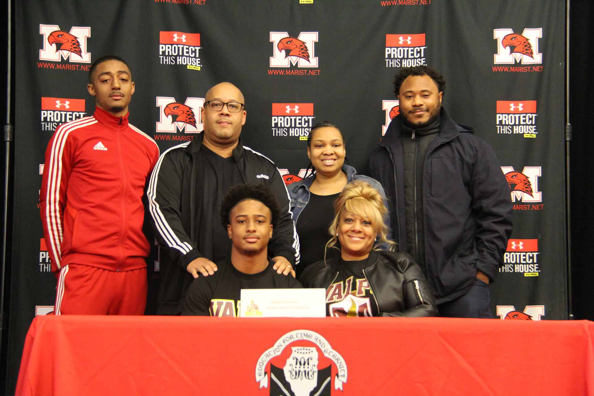nli-signing-february-2020-keyon-turner-with-family