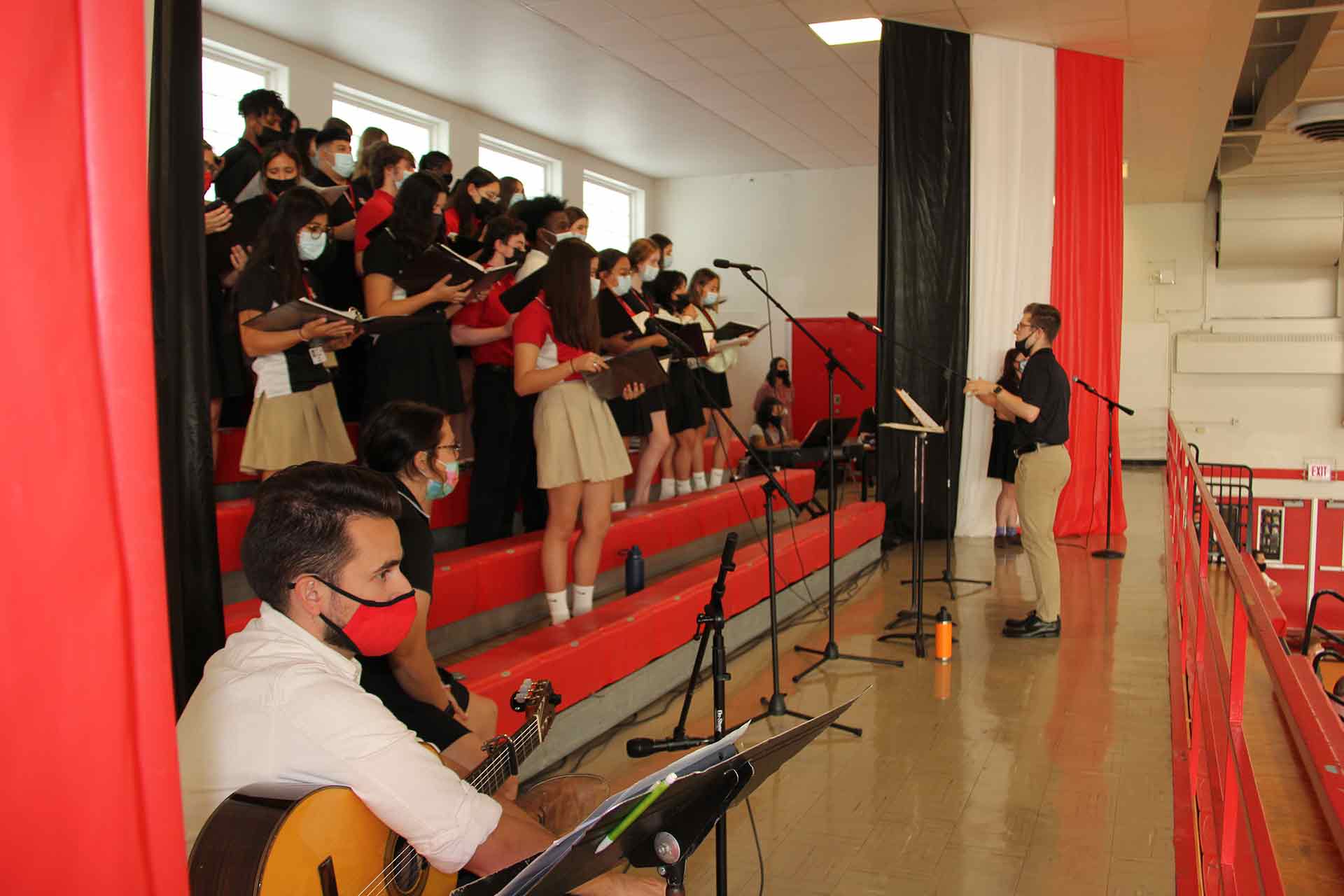 school-mass-9-15-2021-students-singing-and-playing-music