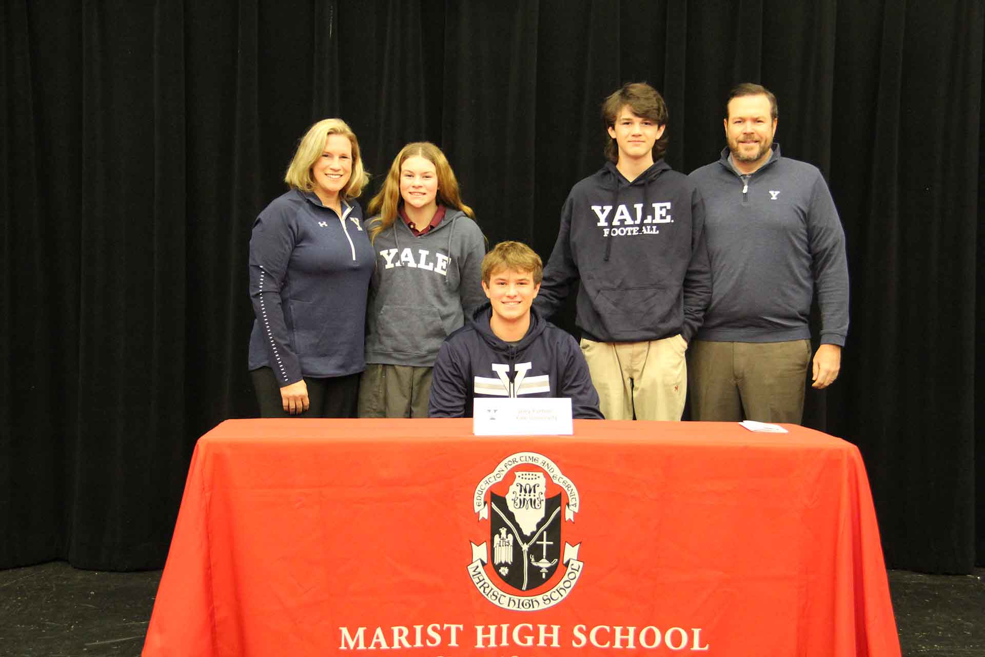 student-and-family-wheres-yale-college-merch-at-signing