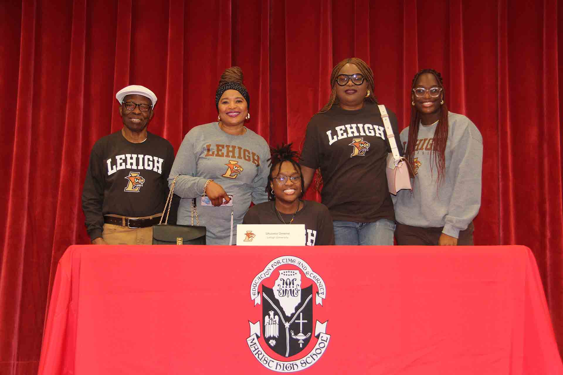 student-signs-to-lehigh-with-family-at-college-signing