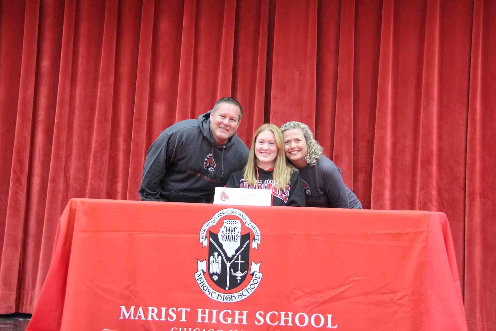 student-smiles-with-parent-signing-to-ball-state