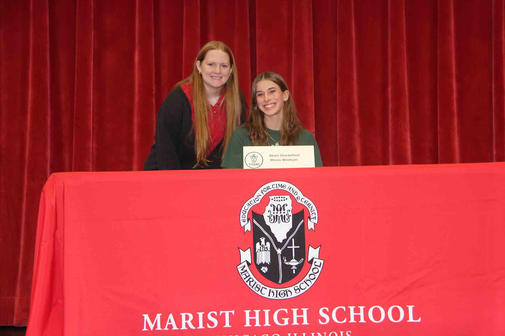 student-with-parent-signing-to-illinois-wesleyan